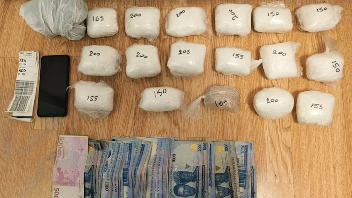 Συνελήφθη 55χρονος για διακίνηση ναρκωτικών στο «Ελ. Βενιζέλος» – Έκρυψε 2,8 κιλά κοκαΐνης σε σακούλες με αποξηραμένες γαρίδες