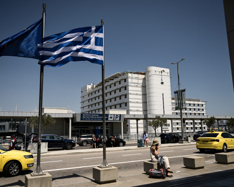 Ενισχύονται τα δρομολόγια λεωφορείων και μετρό προς και από αεροδρόμιο λόγω της 48ωρης απεργίας των οδηγών ταξί