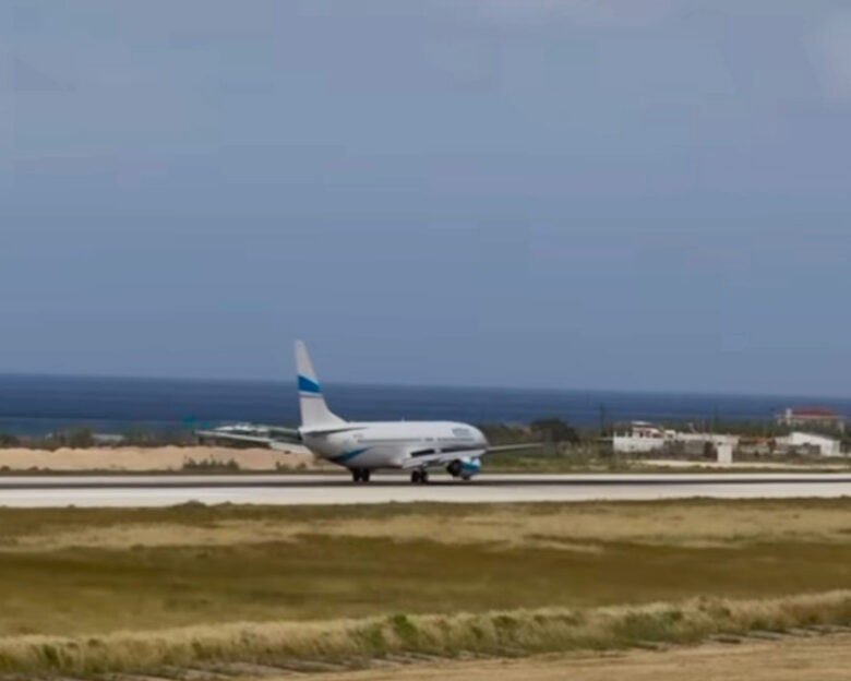 Ρόδος: Αεροπλάνα δεν μπορούσαν να προσγειωθούν στο αεροδρόμιο λόγω ισχυρών ανέμων – Δείτε βίντεο