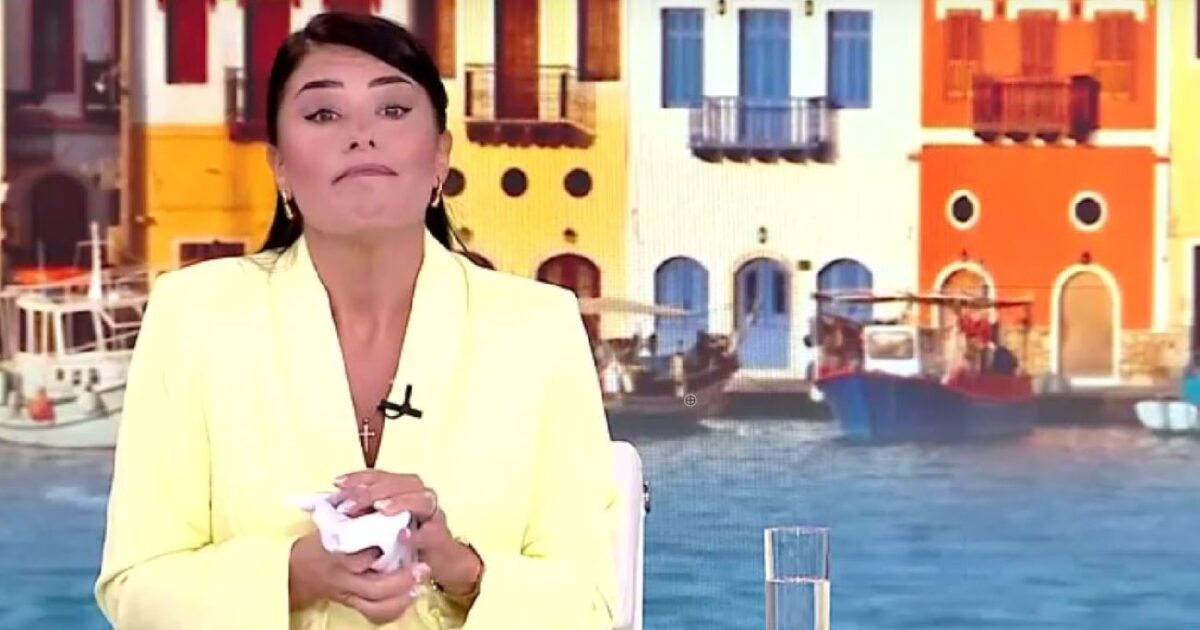 Η Αφροδίτη Λατινοπούλου τσαλάκωσε on air την επιστολή του Τούρκου πρέσβη – «Η Τουρκία είναι ο σφαγέας»