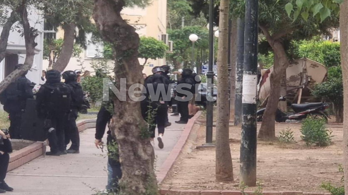 Ισχυρές δυνάμεις της ΕΛ.ΑΣ. συμμετέχουν στην επιχείρηση στην Αγία Βαρβάρα
