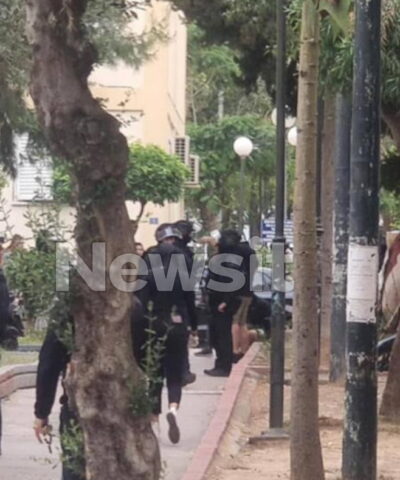 Ισχυρές δυνάμεις της ΕΛ.ΑΣ. συμμετέχουν στην επιχείρηση στην Αγία Βαρβάρα