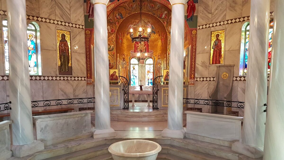 Το εσωτερικό του ναού της Αγίας Λυδίας
