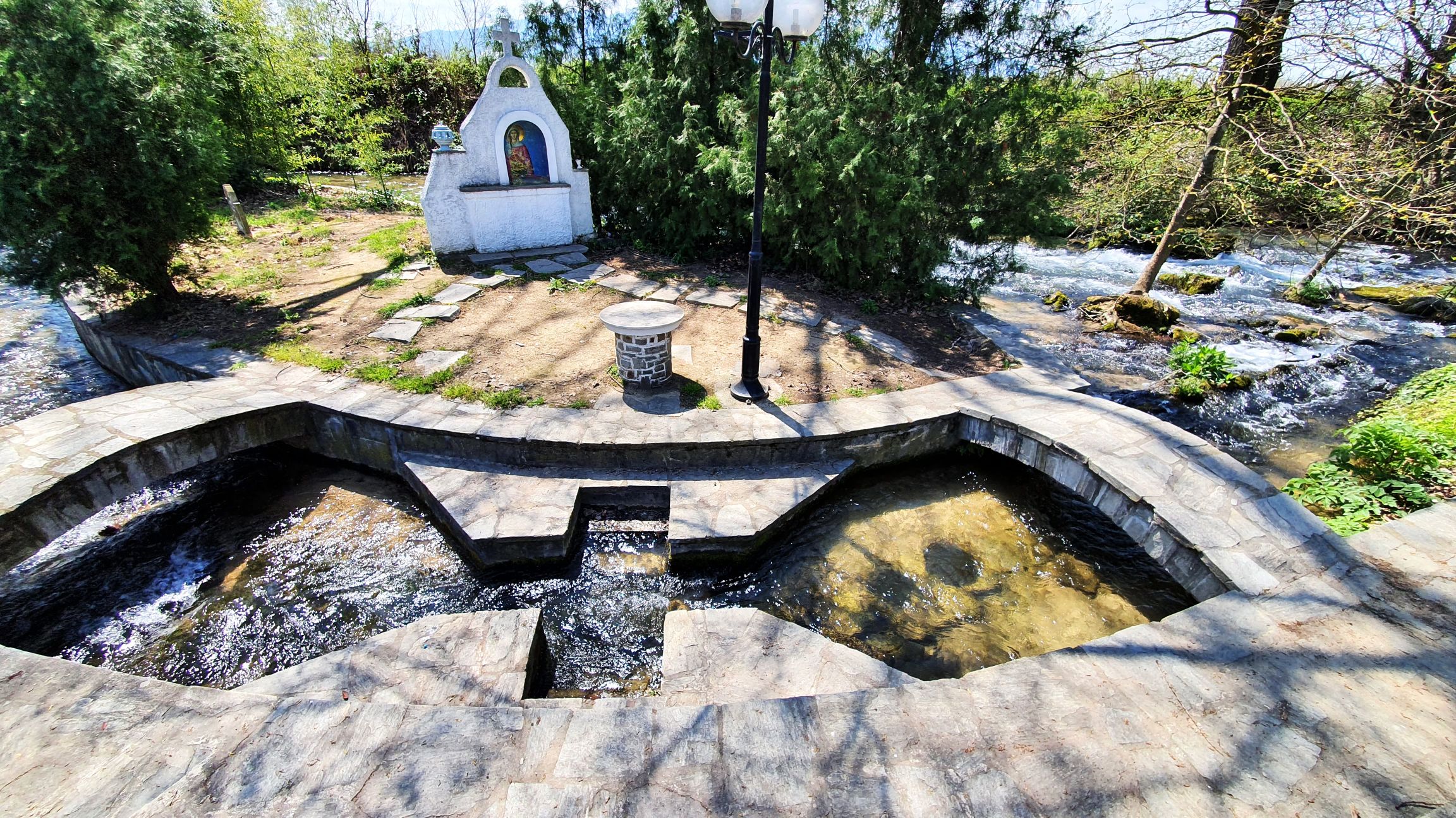 Το υπαίθριο βαπτιστήριο 