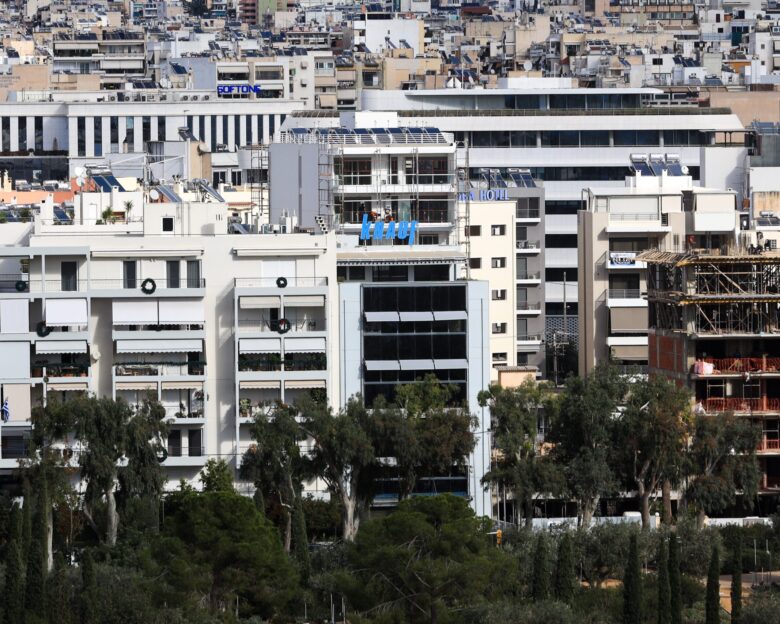 Φορολογικές δηλώσεις: Τα στοιχεία της ΑΑΔΕ έδειξαν δαπάνες, δάνεια, αυτοκίνητα σκάφη και πισίνες