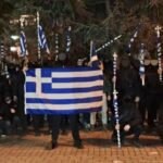 Μέλη της Εθνικιστικής Νεολαίας Θεσσαλονίκης ποζάρουν στον φωτογραφικό φακό