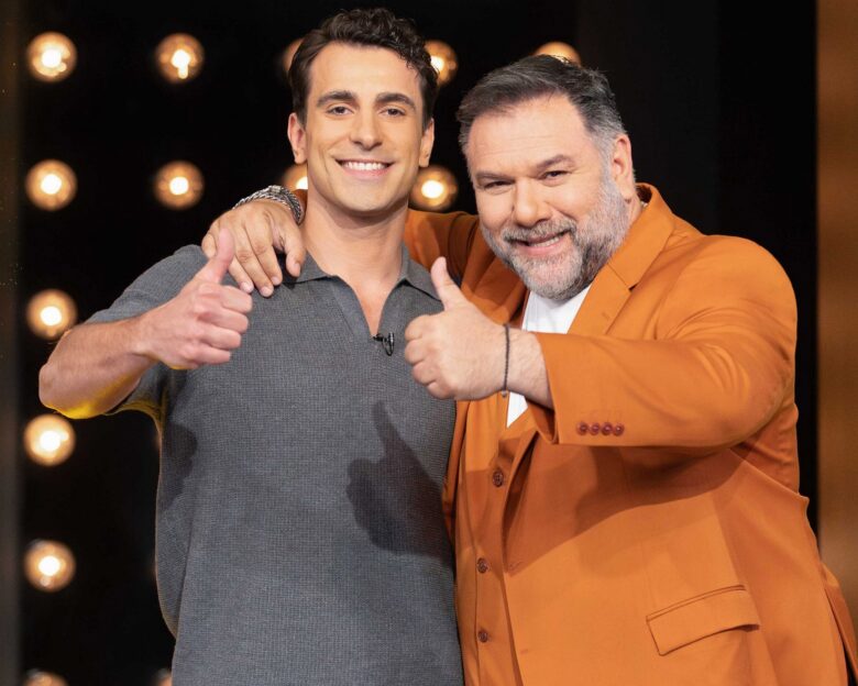 The 2Night Show: Αλέξανδρος Σκουρλέτης και Steve OneManShow καλεσμένοι απόψε στον Γρηγόρη Αρναούτογλου