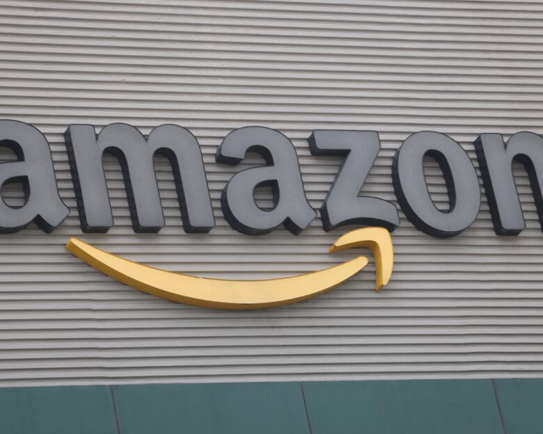 Τα κέρδη της Apple και της Amazon επιβεβαιώνουν ότι οι δασμοί πλήττουν την τεχνολογία