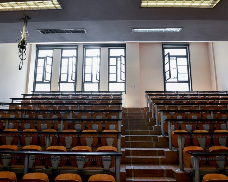 Μέτρα για την ασφάλεια στα πανεπιστήμια ανακοινώνει η υπουργός Παιδείας: Οι «ποινές» σε «ταραχοποιούς» φοιτητές και σε πρυτανικές αρχές που δεν εφαρμόζουν τους νόμους