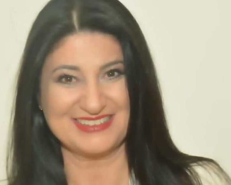 Ανδριάνα Μόκα: «Οι φλόγες με περικύκλωναν, ζω από θαύμα», λέει η τραγουδίστρια που πήδηξε από το αυτοκίνητό της
