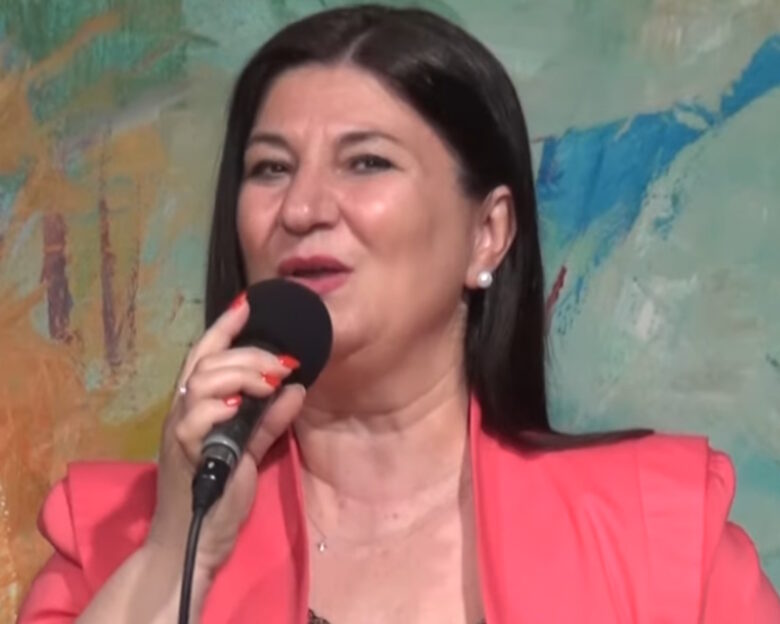 Ανδριάνα Μόκα: Πήδηξε από φλεγόμενο αυτοκίνητο πριν εκραγεί – Βίντεο ντοκουμέντο από την εθνική οδό