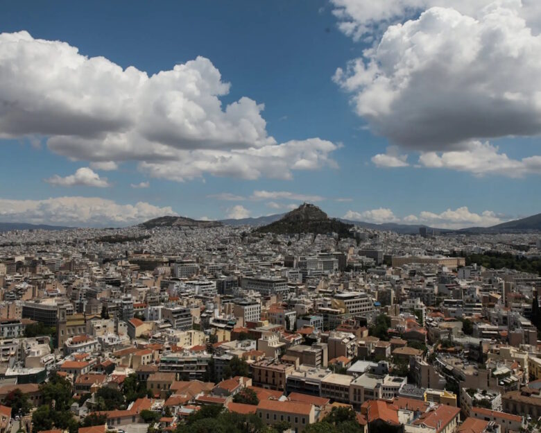 Παράταση της έκπτωσης φόρου έως 16.000 ευρώ για την ανακαίνιση ακινήτων και για το 2025