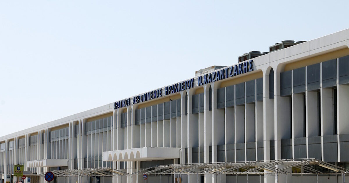 Ηράκλειο: Συνελήφθη Ιταλός επιβάτης που έκανε πτήση άνω κάτω για ένα αναψυκτικό
