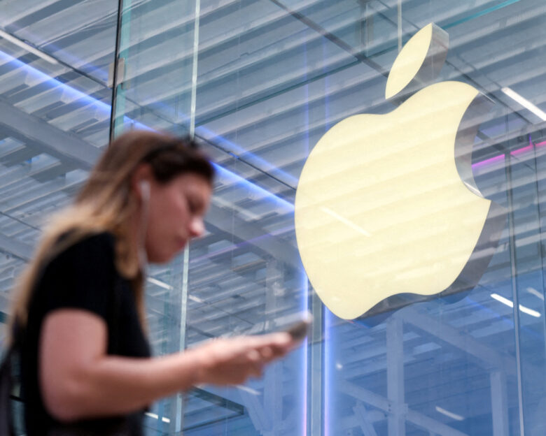 Ο Τραμπ απειλεί με δασμούς 25% την Apple