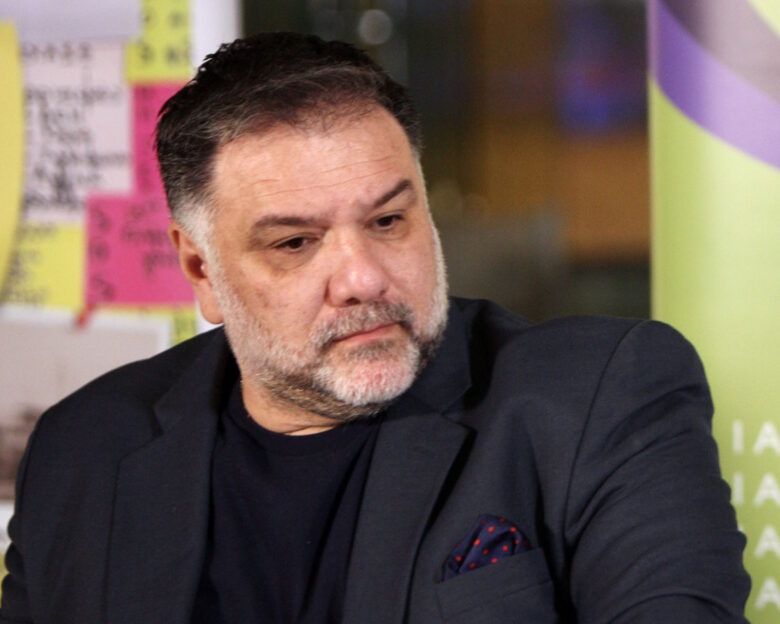 Γρηγόρης Αρναούτογλου: Βίντεο με το ρομπότ που τον προβλημάτισε – «Το μέλλον αυτό δεν το θέλω»