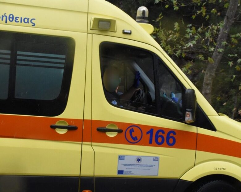 Τροχαίο στις Αχαρνές: Φορτηγάκι συγκρούστηκε με μηχανή – Βαριά τραυματισμένος ο αναβάτης