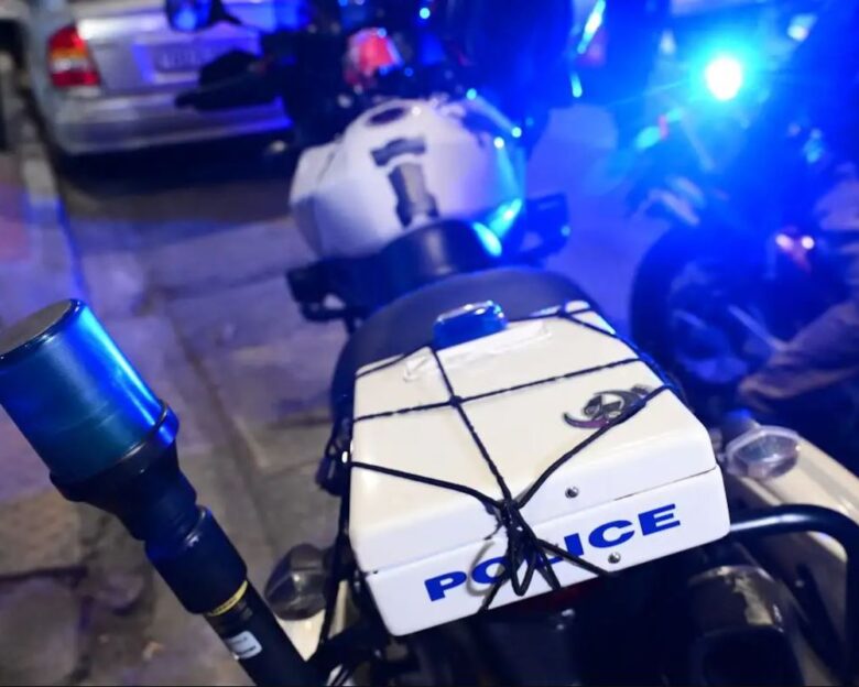 Κερατέα: 18χρονος οδηγός μηχανής δεν σταμάτησε σε έλεγχο και τραυμάτισε 2 αστυνομικούς – Δεν είχε άδεια οδήγησης