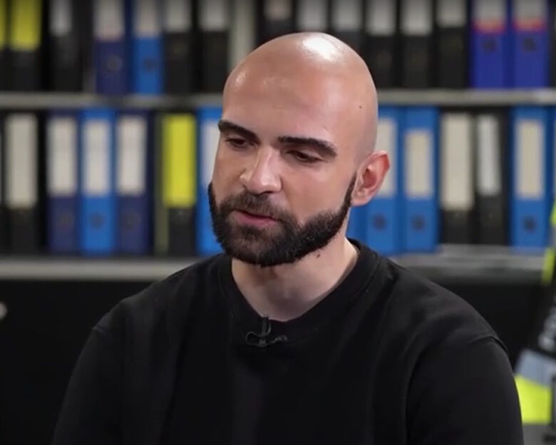 Χρήστος Μάστορας: «Επιτάχυνε απότομα με ελιγμό κατά πάνω μου» λέει ο αστυνομικός που τον σταμάτησε για αλκοτέστ
