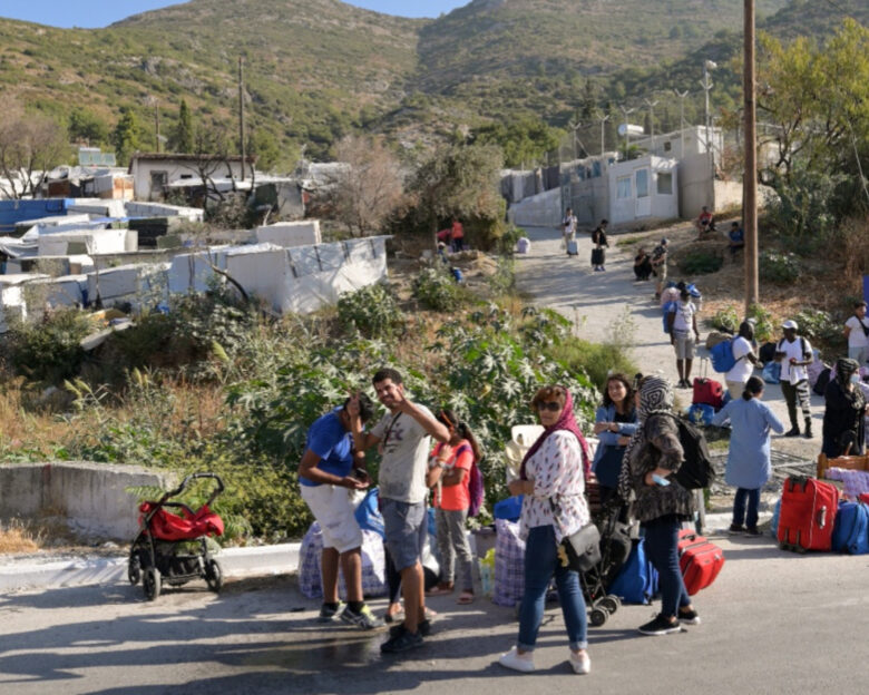 Νέο δόγμα στο μεταναστευτικό – Το πλαίσιο για απελάσεις και αντικίνητρα για την παραμονή παράνομων μεταναστών στην Ελλάδα