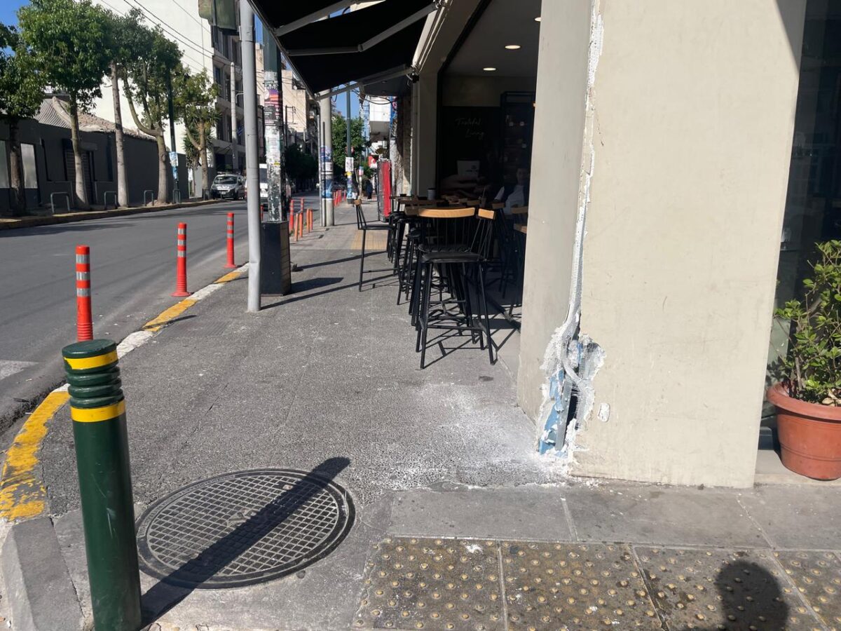 Φωτογραφία από το σημείο του τροχαίου στα Καμίνια