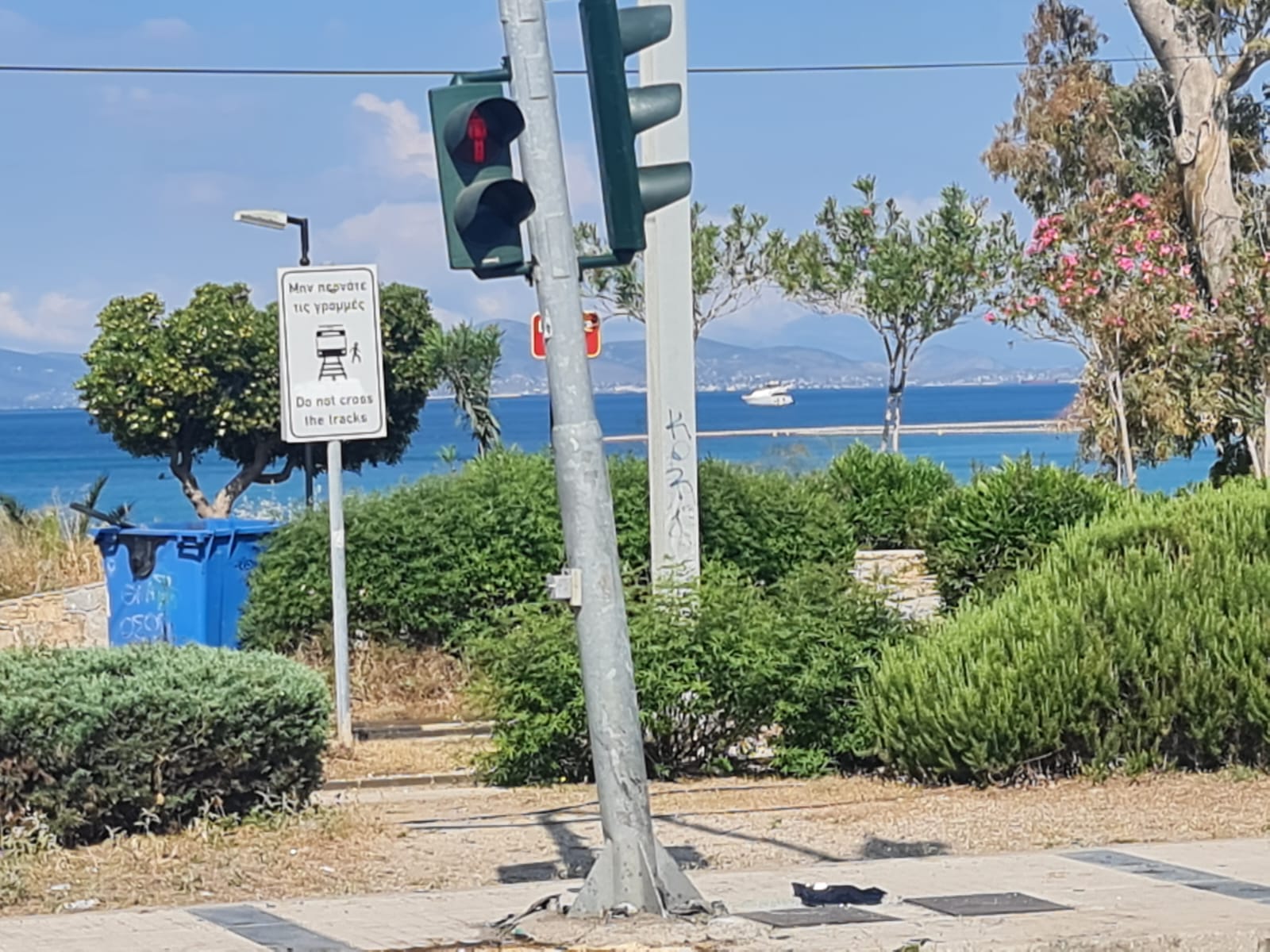 Το σημείο όπου το ΙΧ έπεσε πάνω στην κολώνα του φαναριού