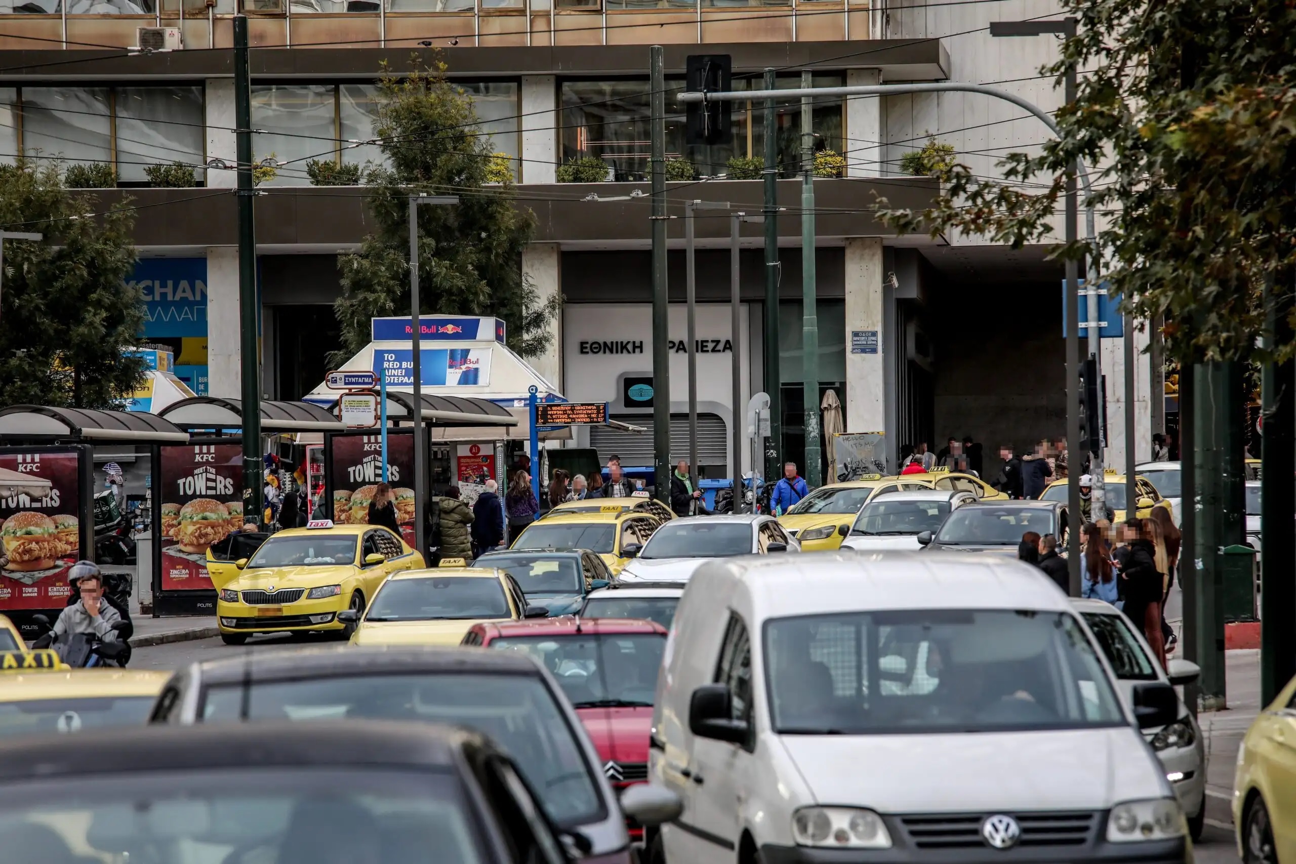 Αυτοκίνητα στο δρόμο