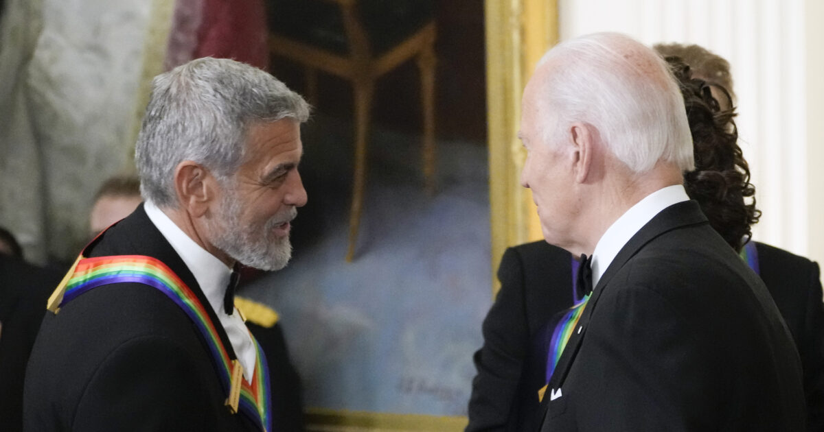 Joe Biden did not recognize George Clooney at a charity event in 2024