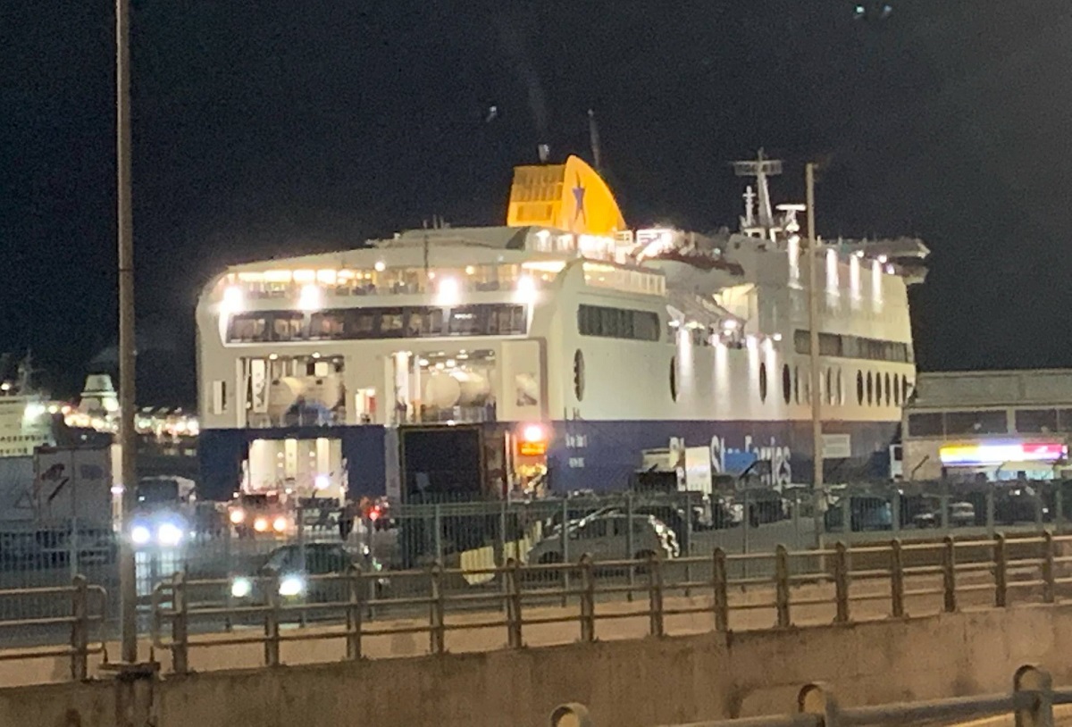 Προειδοποίηση για βόμβα στο Blue Star 1 – Εκκενώθηκε το πλοίο στο οποίο επέβαιναν 750 άνθρωποι