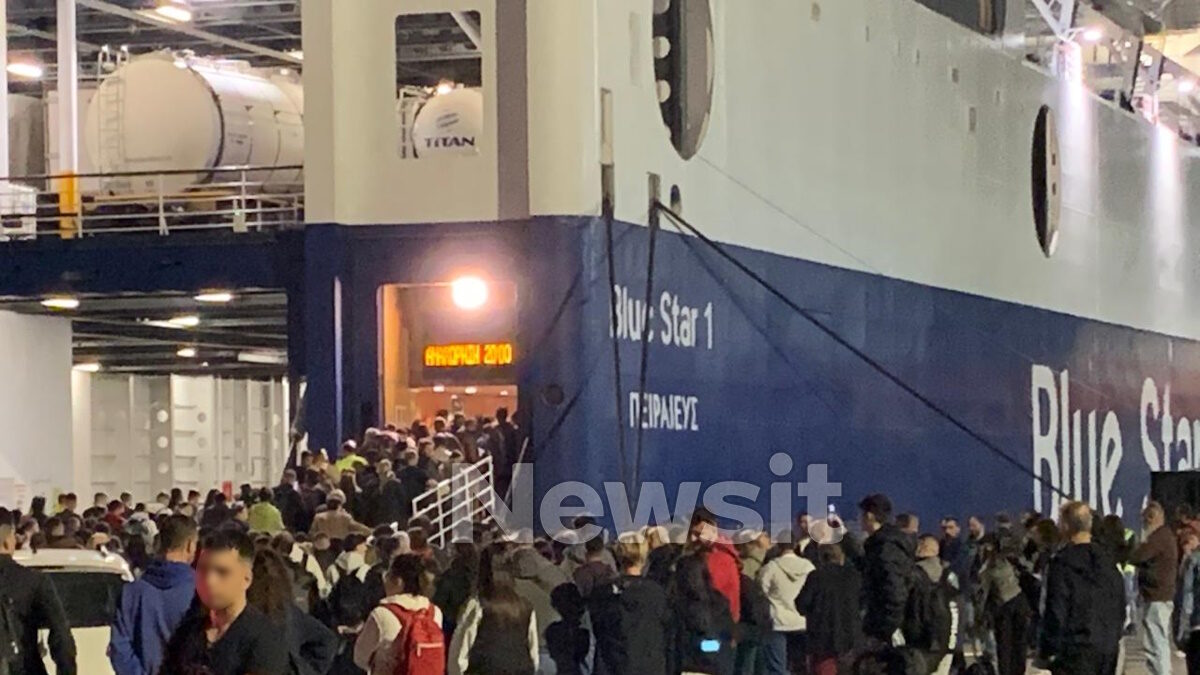 Προειδοποίηση για βόμβα στο Blue Star 1: Με πολύωρη καθυστέρηση αναχώρησε το πλοίο που χρειάστηκε να εκκενωθεί