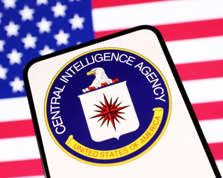 Washington Post: Ο Τραμπ αποψιλώνει τη CIA και άλλες υπηρεσίες πληροφοριών