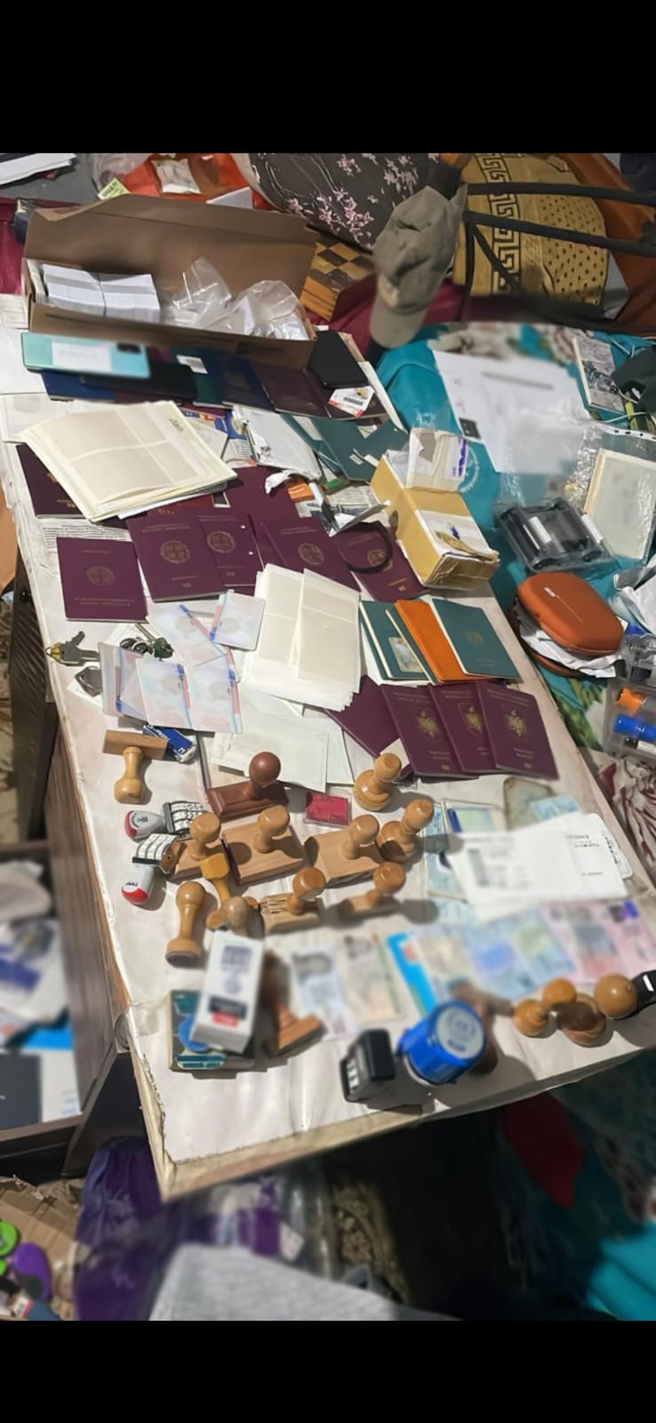 Έφοδος σε σπίτια για κύκλωμα παράνομης διακίνησης μεταναστών