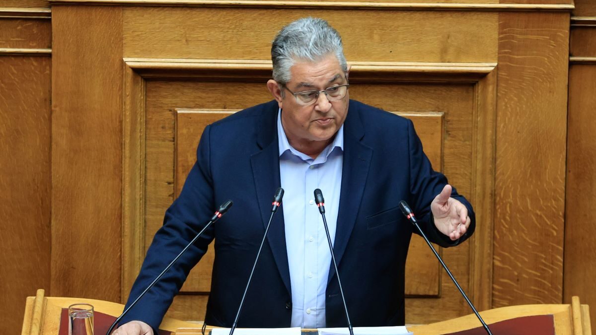 Ο Δημήτρης Κουτσούμπας στη Βουλή