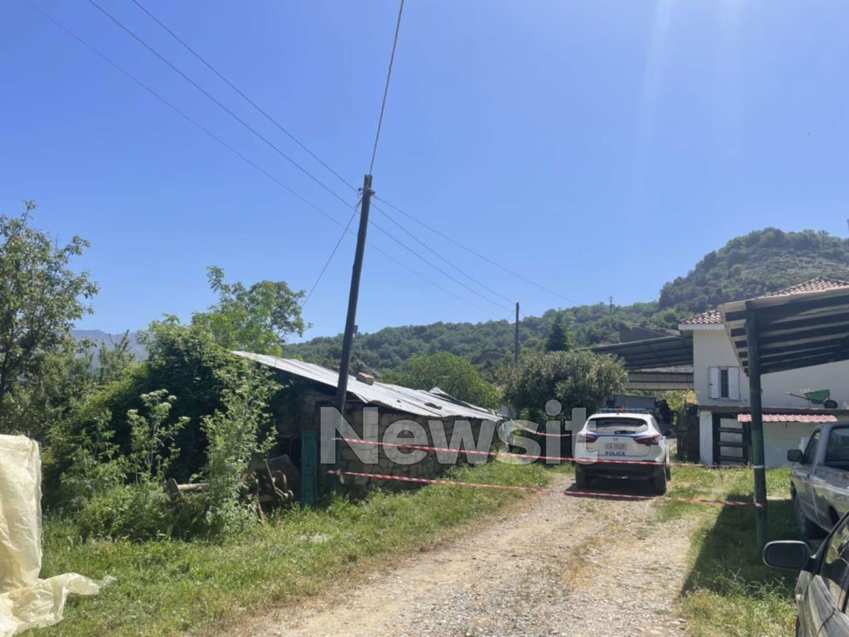 Αuτός είναι ο γιος που σκότωσε τον πατέρα του σήμερα - Μαθεύτηκε όλη η αλήθεια 4 Περιπολικό έξω από το σπίτι όπου ο 67χρονος πρώην αστυνομικός ομολόγησε ότι σκότωσε τον 95χρονο πατέρα του