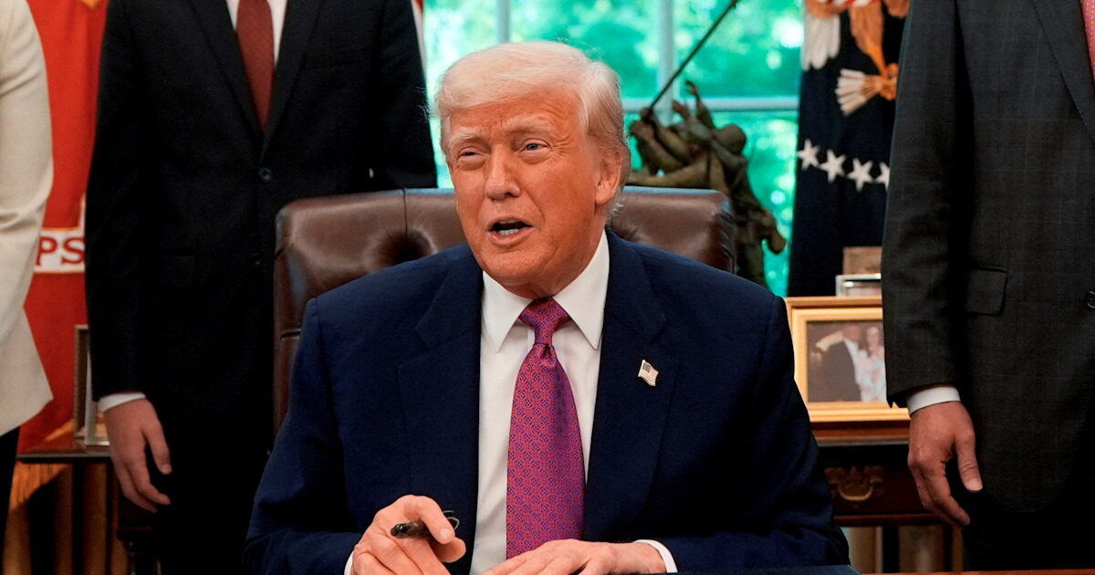 Donald Trump is currently signing an executive decree to reduce the prices of drugs in the US – “We’re going to do the right”