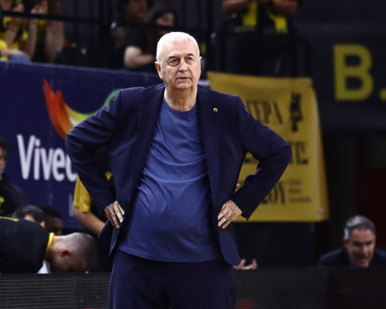 Σάκοτα μετά το ΑΕΚ – Ολυμπιακός: «Θα γίνουν συζητήσεις και μετά θα πάρω τις αποφάσεις μου»