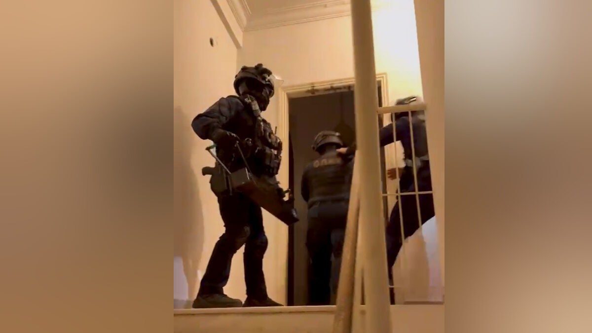 Έφοδος σε σπίτια για κύκλωμα παράνομης διακίνησης μεταναστών