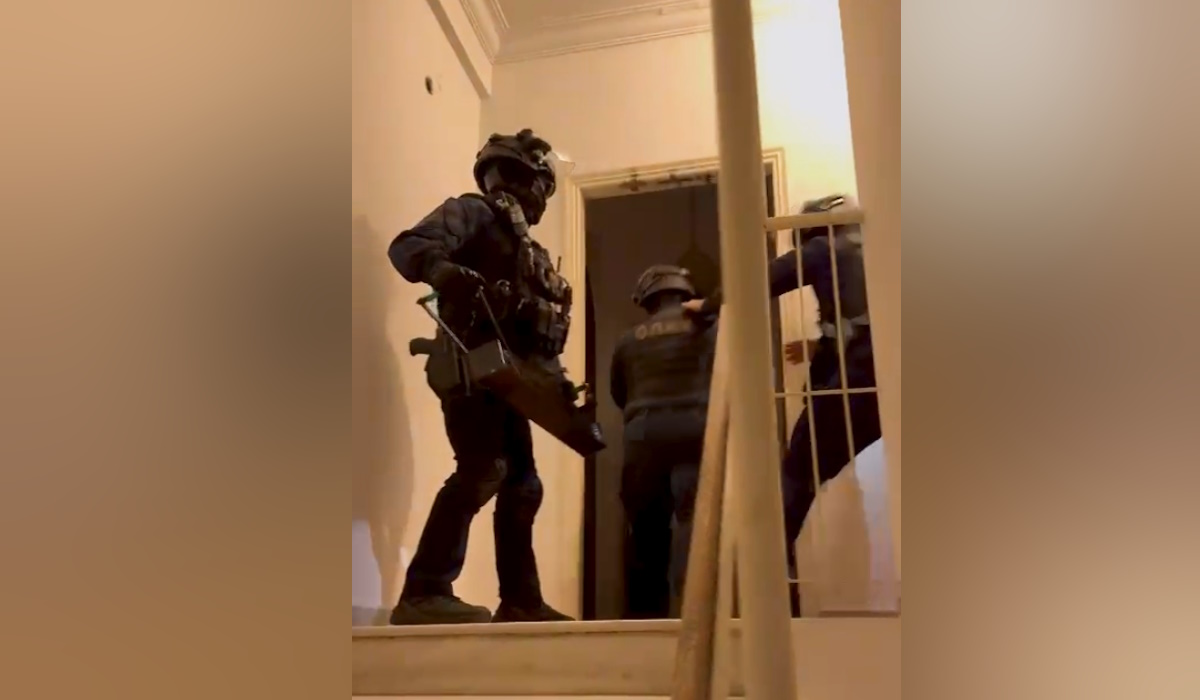 Έφοδος σε σπίτια για κύκλωμα παράνομης διακίνησης μεταναστών