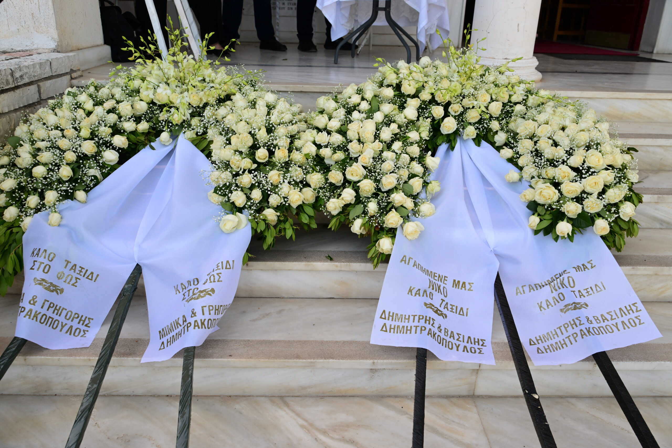Στεφάνια στη μνήμη του Νίκου Γαλανού