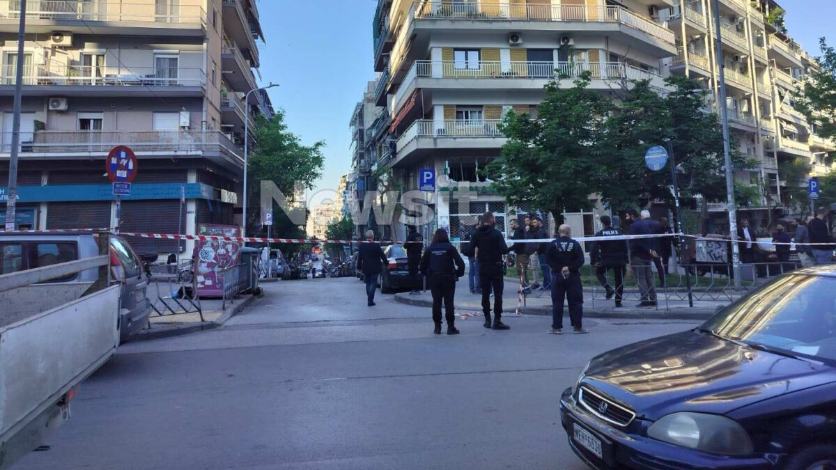 Νεκρή γυναίκα μετά από ισχυρή έκρηξη έξω από πάρκινγκ – Τα ενδεχόμενα που εξετάζει η αστυνομία