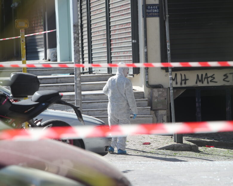 Θεσσαλονίκη: Αναζητούν απαντήσεις στο κινητό της 38χρονης που βρέθηκε στο σημείο της έκρηξης – Δεν είχε καλυμμένα τα χαρακτηριστικά της