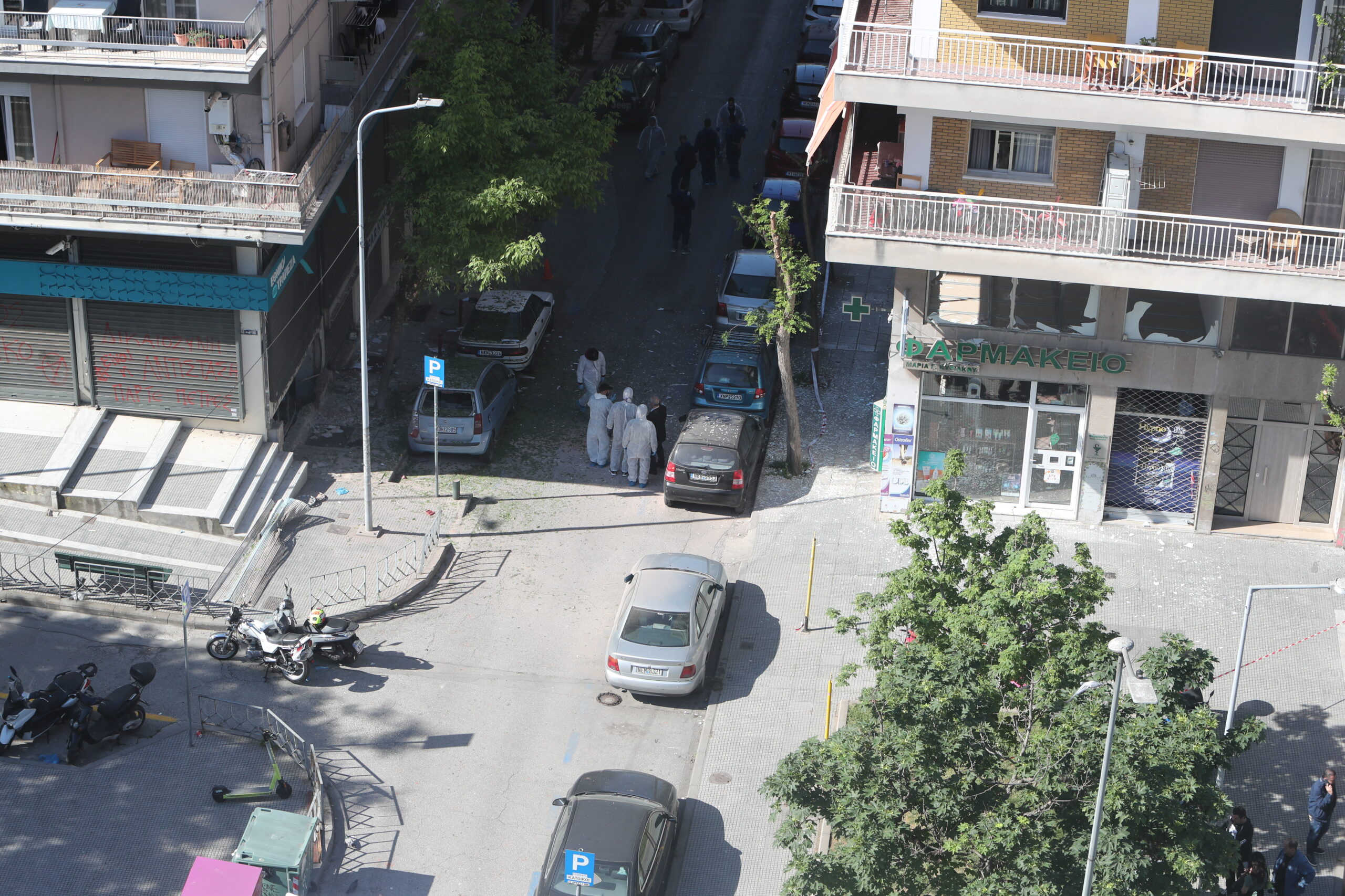 Φωτογραφία από το σημείο της έκρηξης της βόμβας στη Θεσσαλονίκη