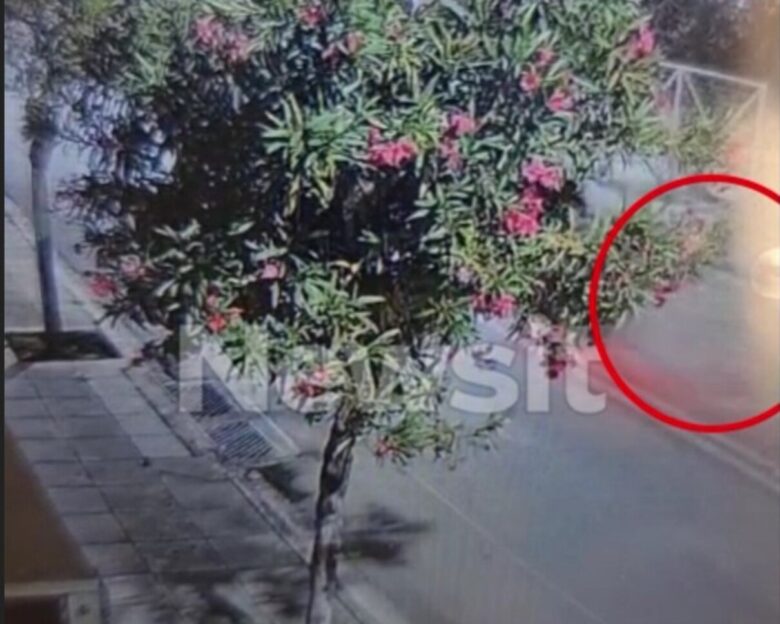 Άνω Λιόσια: Η στιγμή που οι δράστες κυνηγούν και «γαζώνουν» τη μαύρη Mercedes του 42χρονου bodybuilder – «Με πυροβόλησαν»