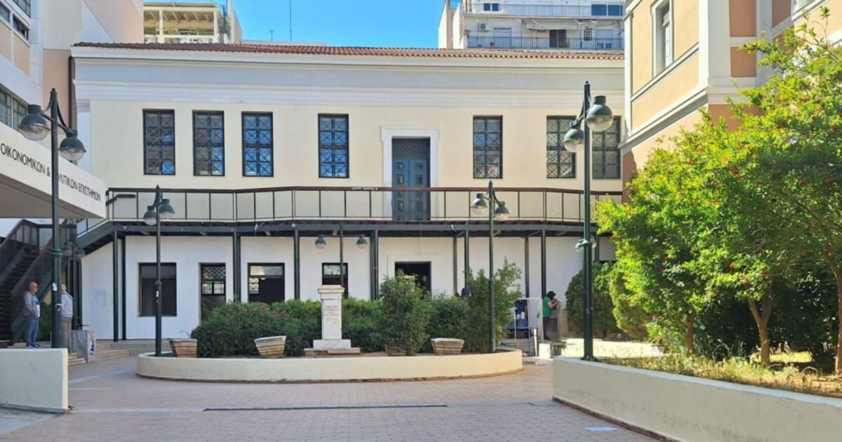 Law School: Remove graffiti and banners – video from cleaning work