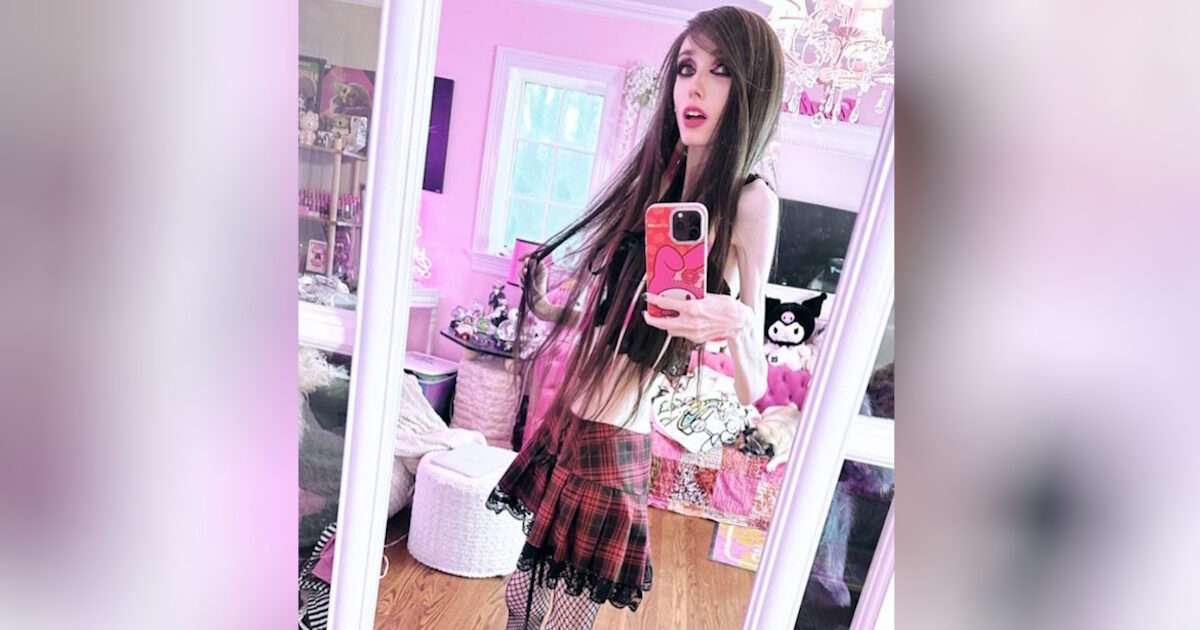 Eugenia Cooney: Η γνωστή influencer κατέρρευσε σε live μετάδοση – Οι φανς της «χτυπάνε το καμπανάκι» χρόνια