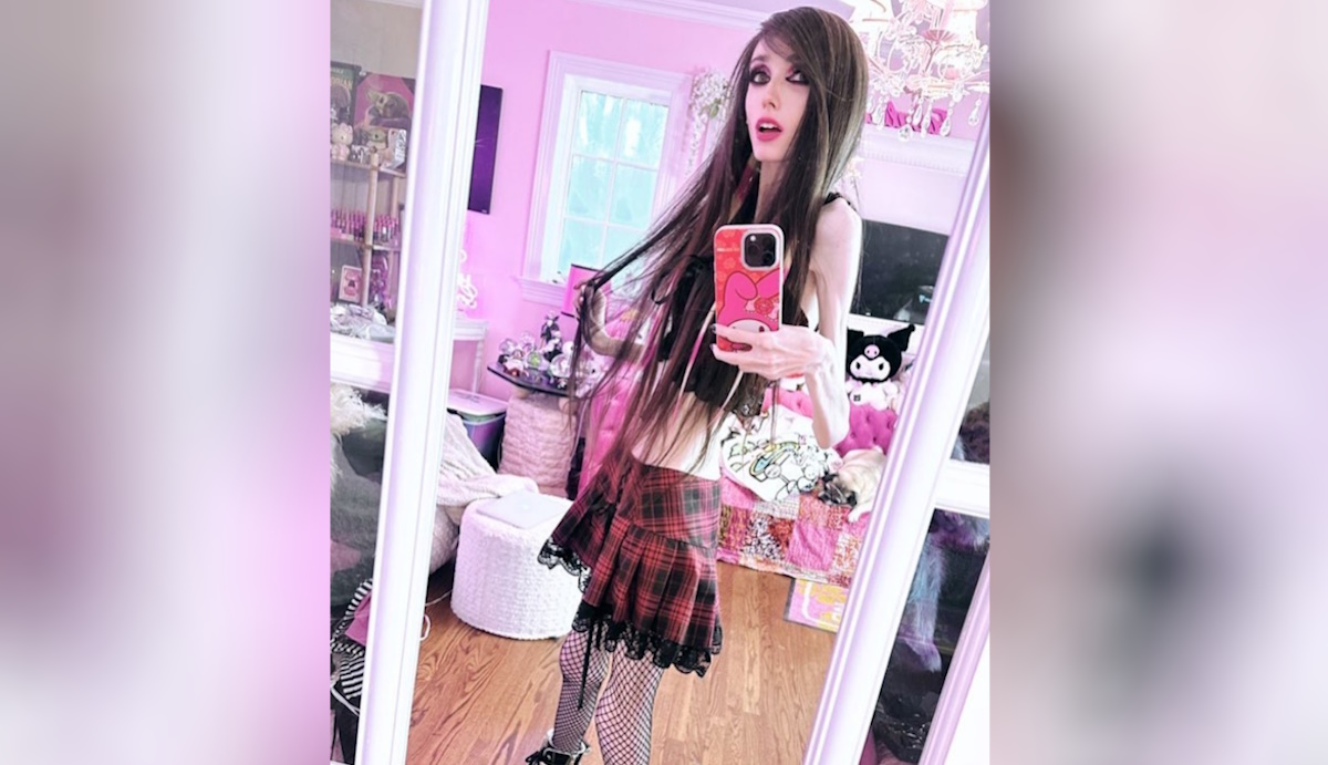 Η Eugenia Cooney