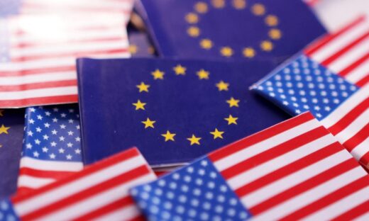 Σημαίες της ΕΕ και των ΗΠΑ