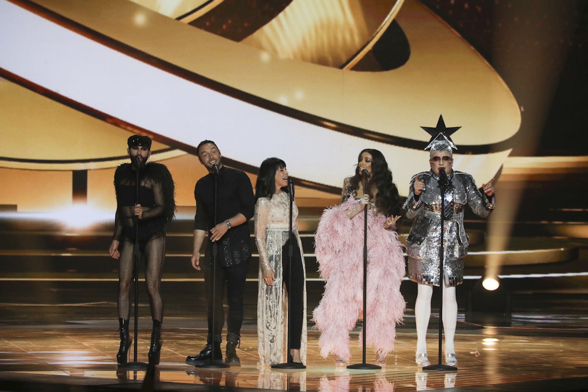 Οι πρώην συμμετέχοντες στην ESC, Conchita Wurst (l-r, sterreich), Mans Zelmerlow (Σουηδία), Gali Atari (Ισραήλ), Ελένη Φουρέιρα (Κύπρος) και Verka Serduchka (Ουκρανία) θα εμφανιστούν ως guest stars στον τελικό του διαγωνισμού τραγουδιού της Eurovision