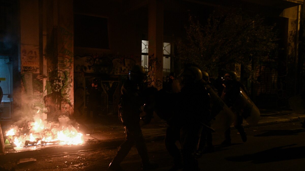 Φωτιές στα Εξάρχεια
