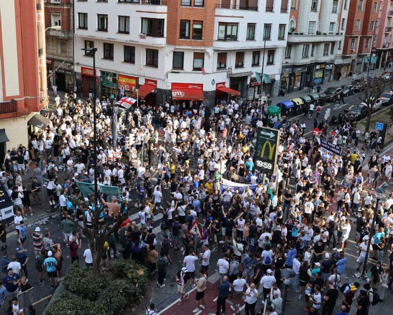 Άγριες συμπλοκές οπαδών της Μάντσεστερ Γιουνάιτεντ και της Τότεναμ στο Μπιλμπάο πριν τον τελικό του Europa League