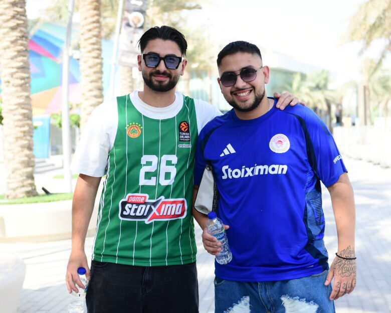 Euroleague Final 4: Οπαδοί του Παναθηναϊκού και του Ολυμπιακού φωτογραφήθηκαν μαζί στο Άμπου Ντάμπι